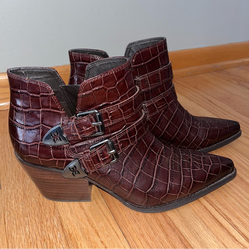 Sam Edelman Windsor
Double Buckle Croc
Embossed Leather
Brown Booties Size 9